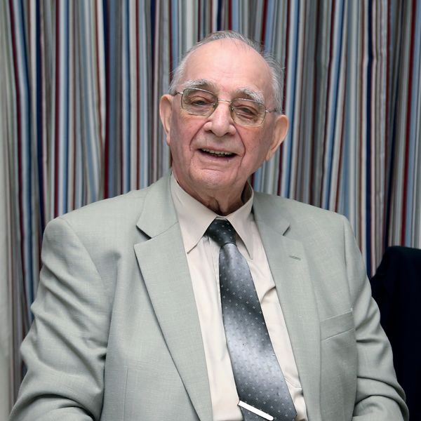 A picture of 'Les Darbyshire'